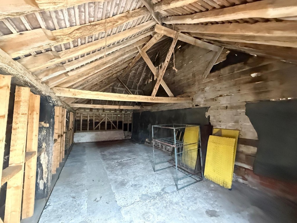 Lot: 67 - BARN AND CARPORT WITH PLANNING FOR FIVE-BEDROOM DETACHED HOUSE - Internal 4